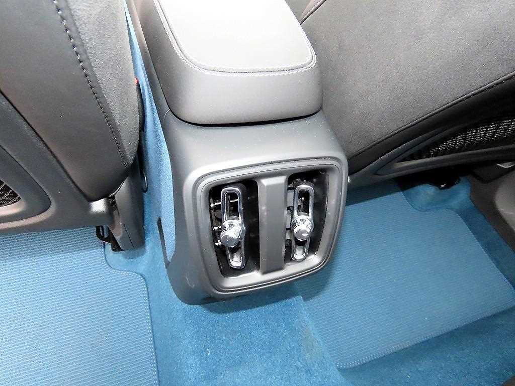 Volvo XC40 2024 Blanco - Importación desde Corea - HF Imports Iquique - Foto 15