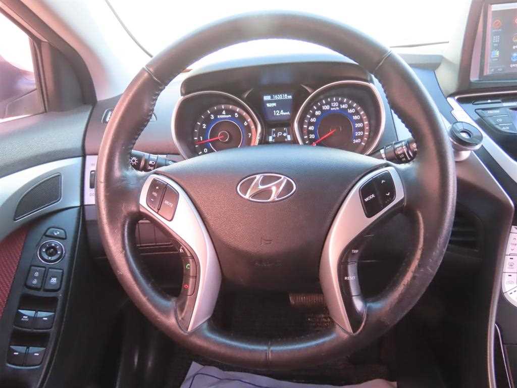 HYUNDAI Avante - Vista 11