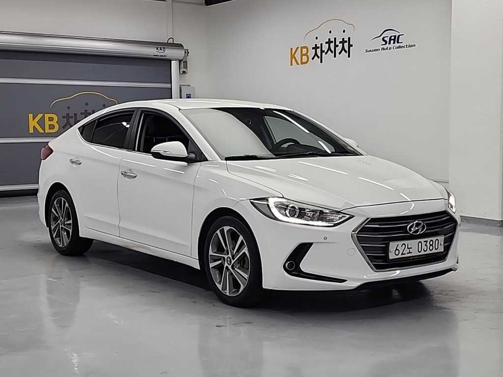 HYUNDAI Avante - Vista 4