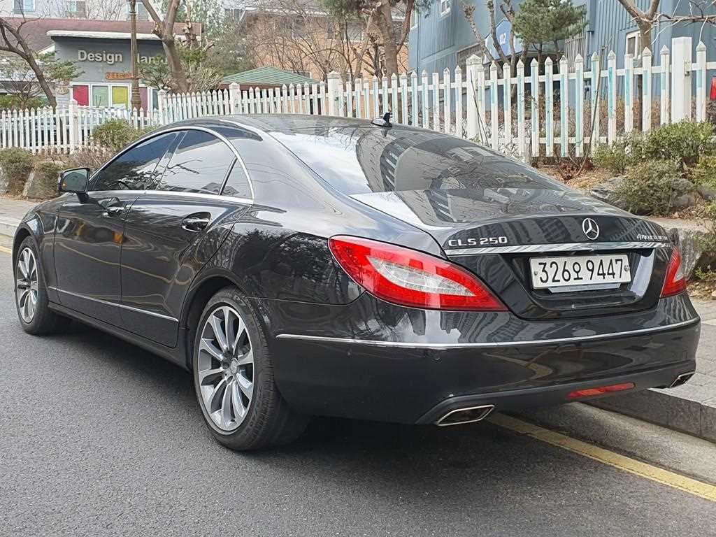 Mercedes Benz CLS Class - Vista 6