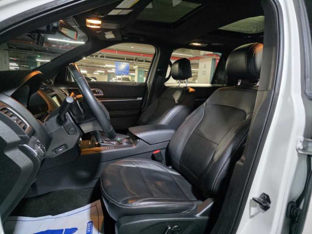 Ford Explorer - Vista 8