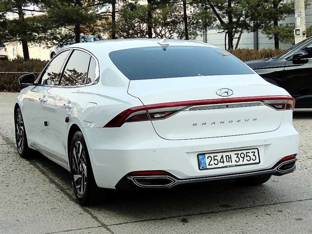 HYUNDAI Grandeur - Vista 3