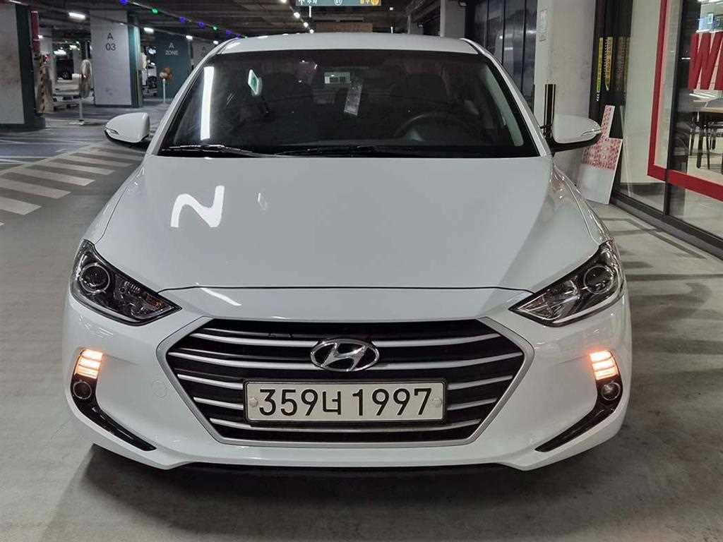 HYUNDAI Avante - Vista 2