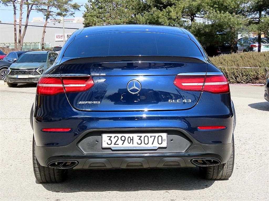 Mercedes Benz GLC Class - Vista 4