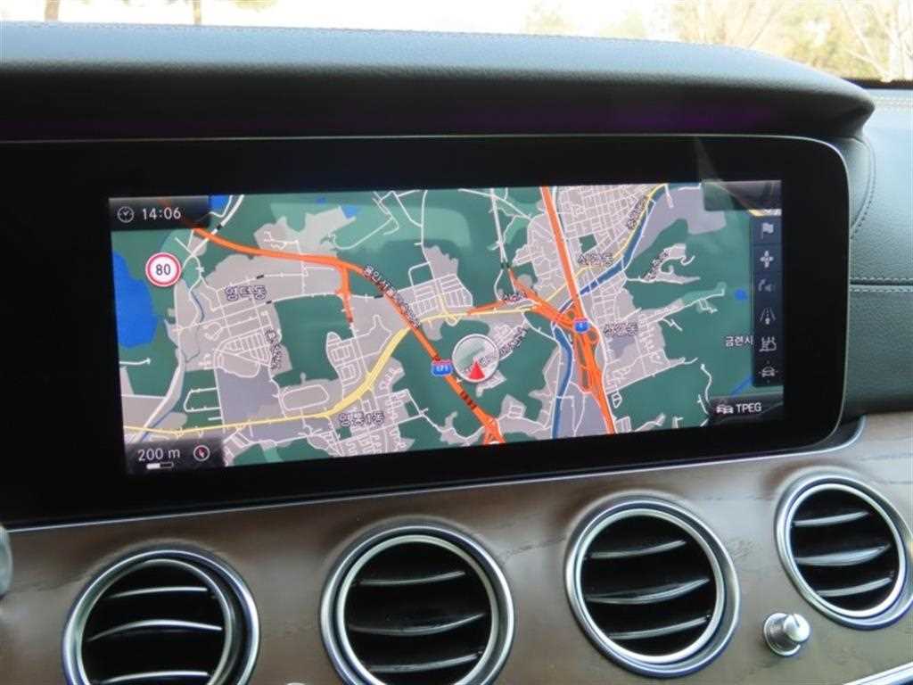 Mercedes Benz E class - Vista 9