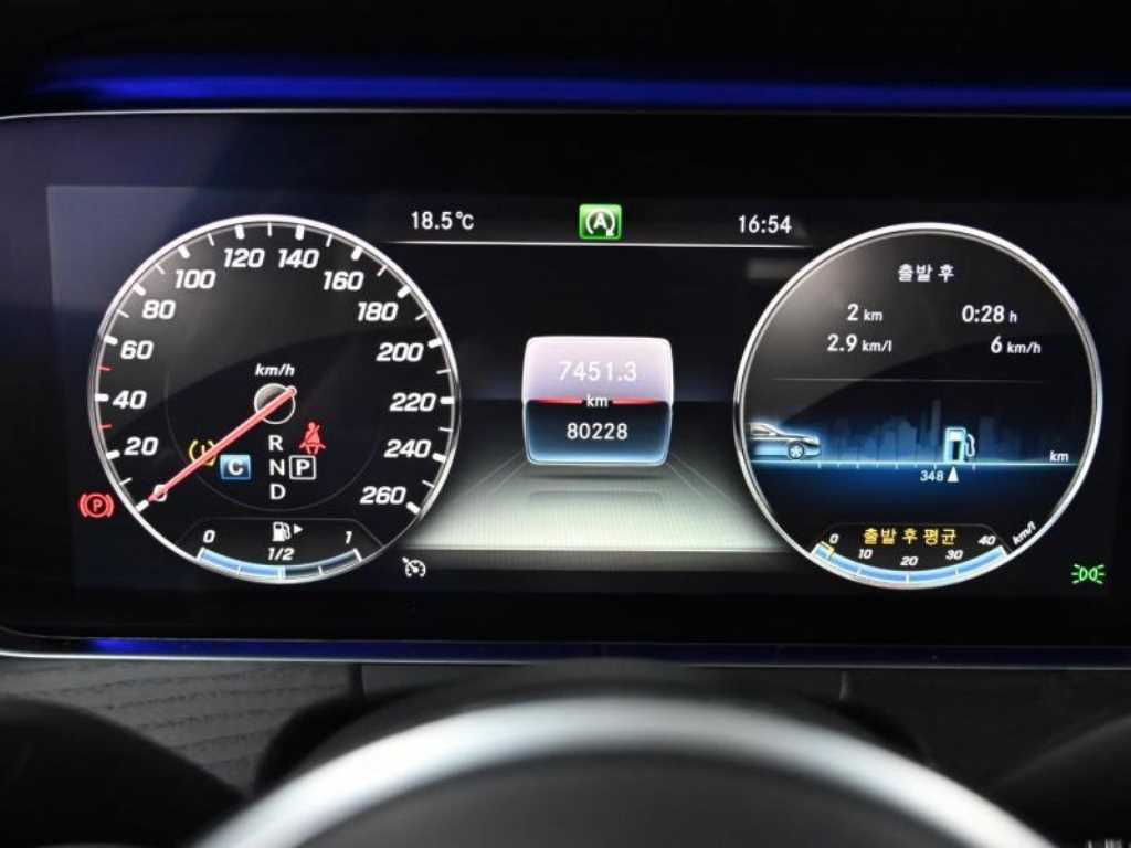 Mercedes Benz E class - Vista 8