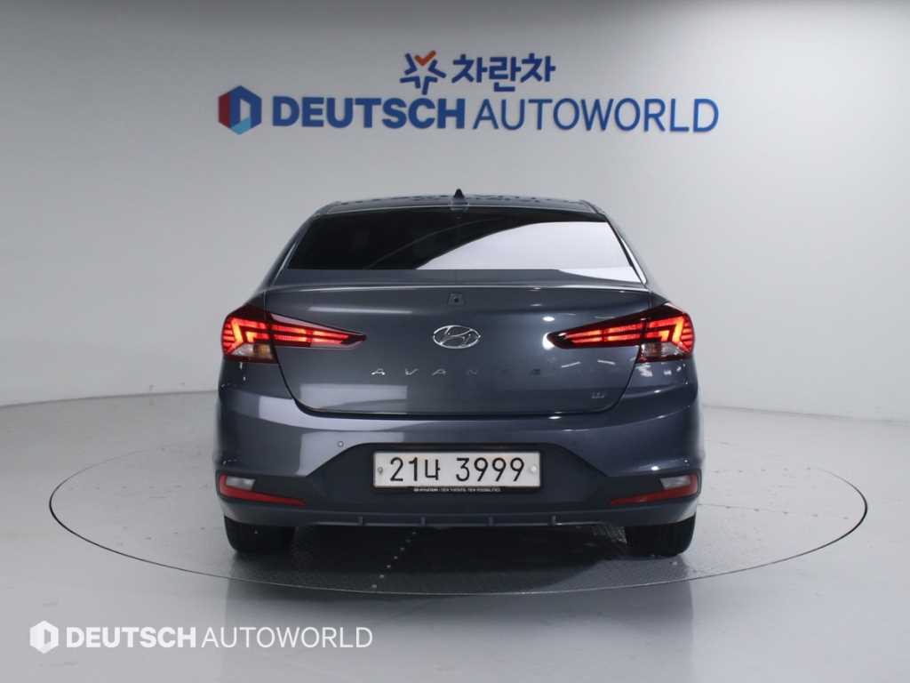 HYUNDAI Avante - Vista 4