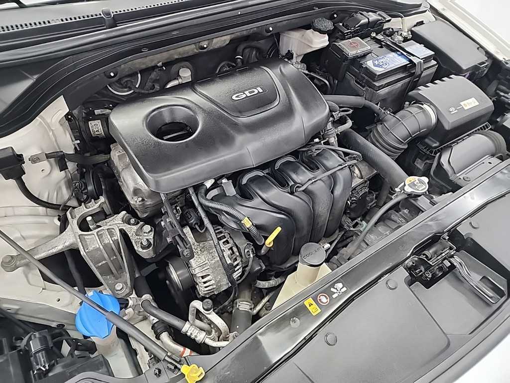 HYUNDAI Avante - Vista 5