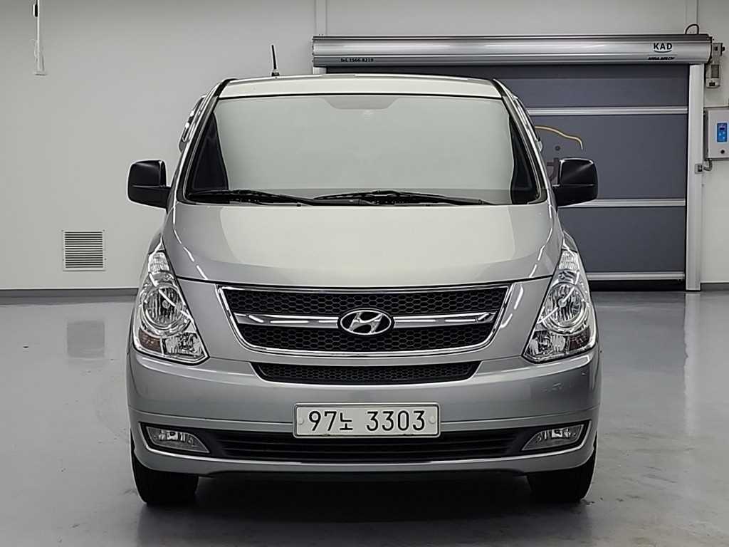 HYUNDAI Starex - Vista 2