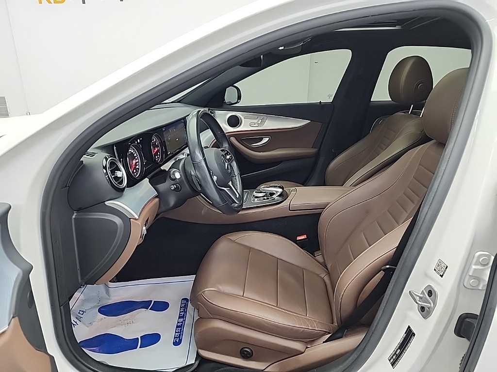 Mercedes Benz E class - Vista 11