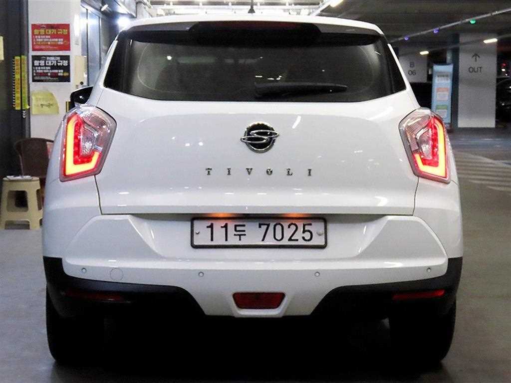 Ssangyong Tivoli - Vista 5