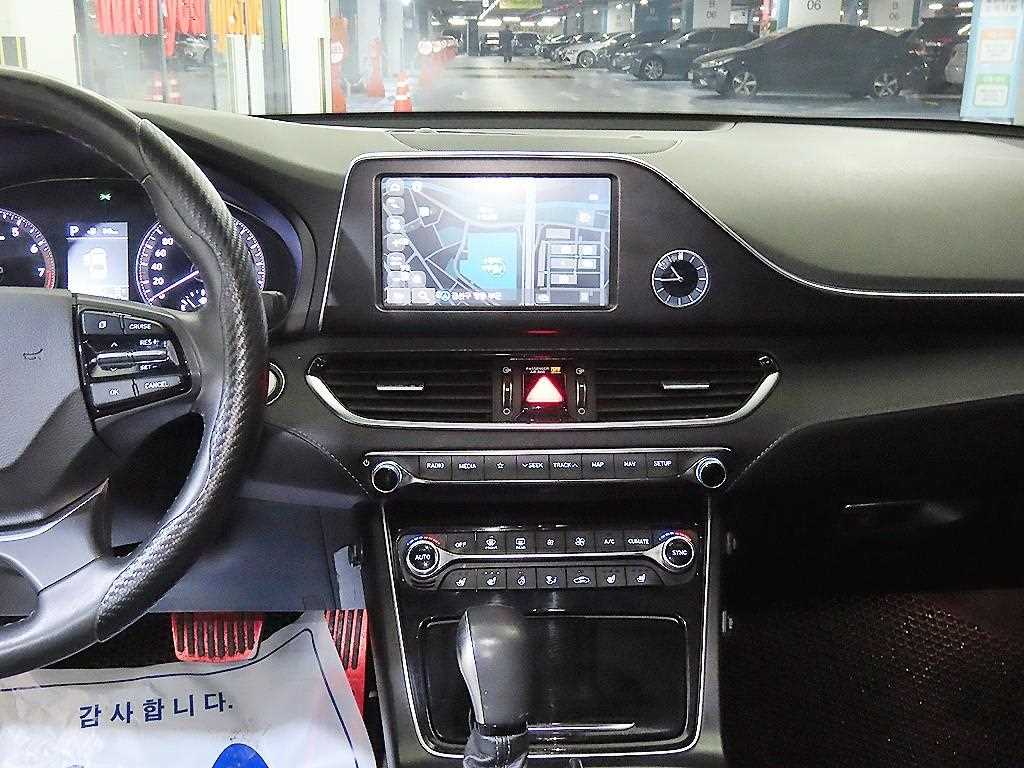 HYUNDAI Grandeur - Vista 11