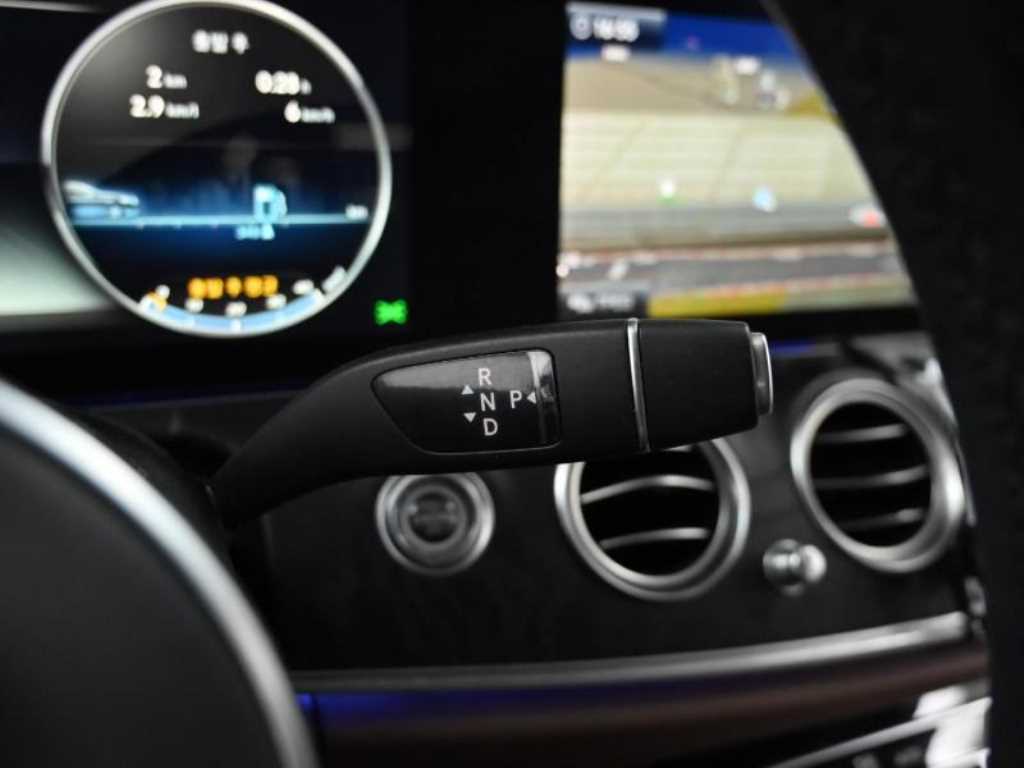 Mercedes Benz E class - Vista 9