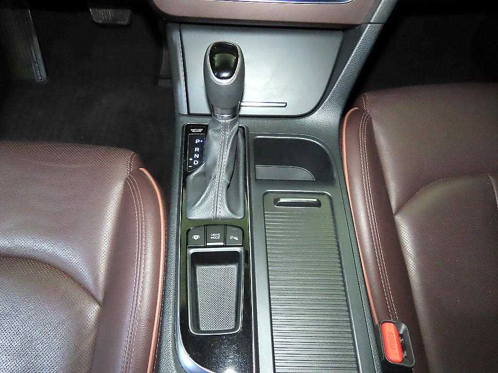 HYUNDAI Sonata - Vista 12