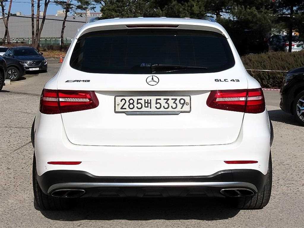 Mercedes Benz GLC Class - Vista 4