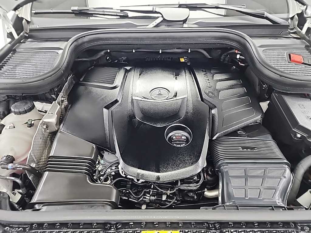 Mercedes Benz GLE Class - Vista 5