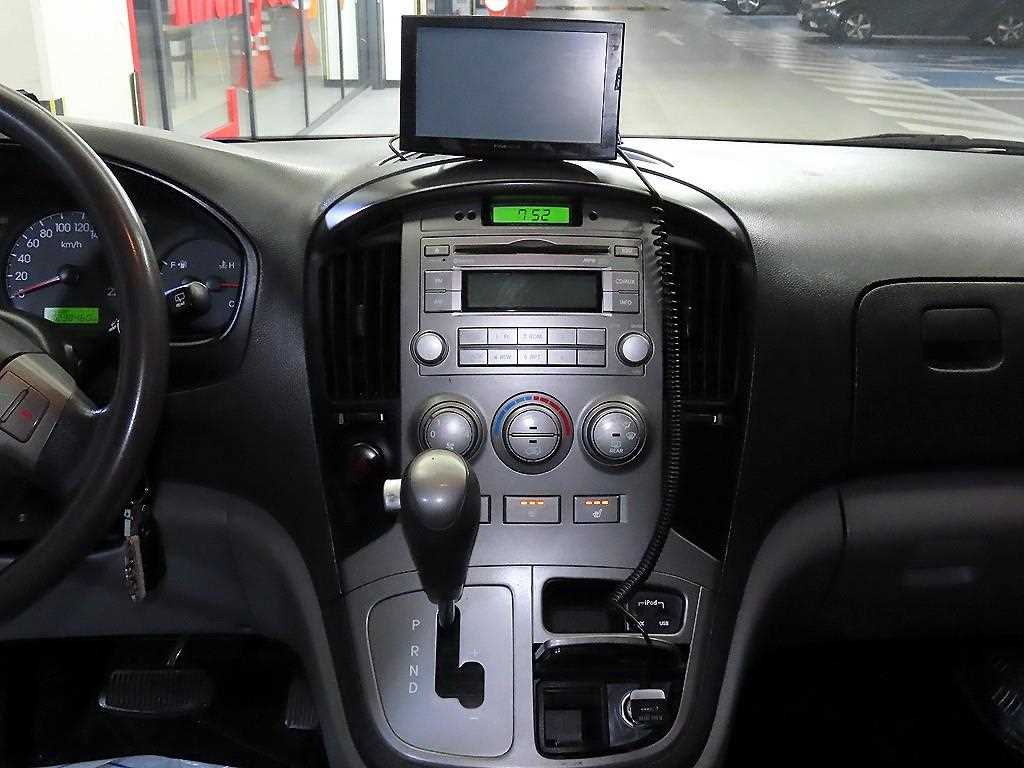 HYUNDAI Starex - Vista 11