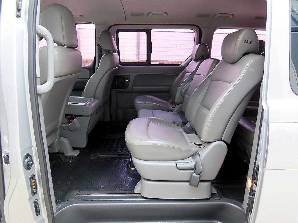 HYUNDAI Starex - Vista 6