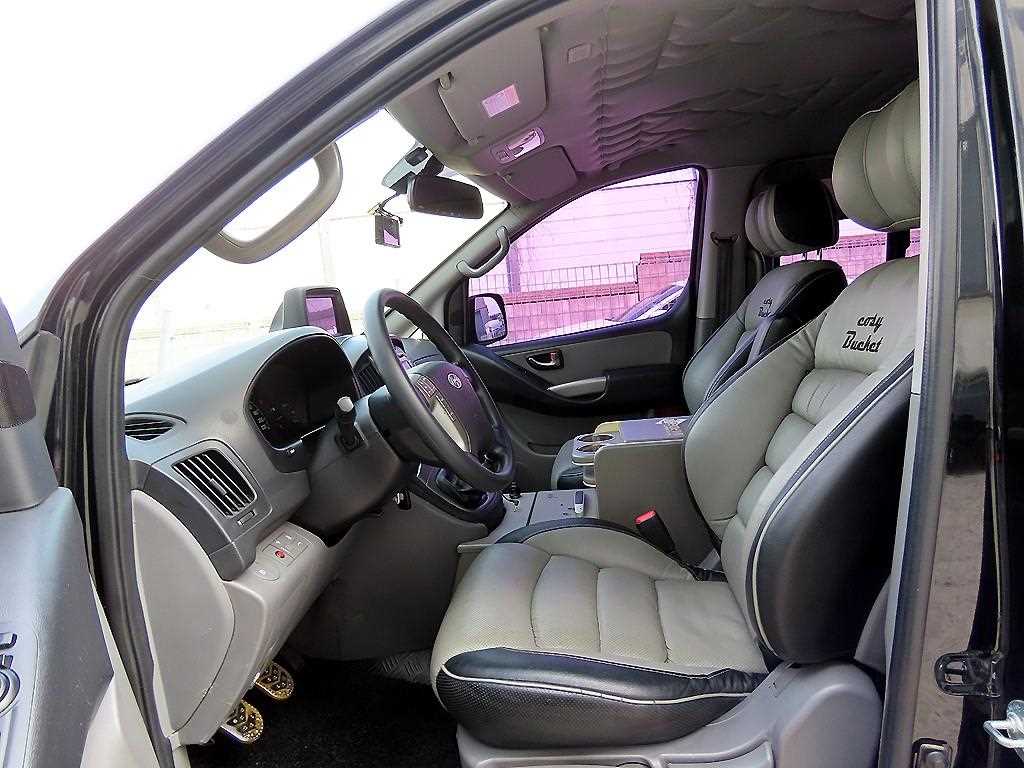 HYUNDAI Starex - Vista 5