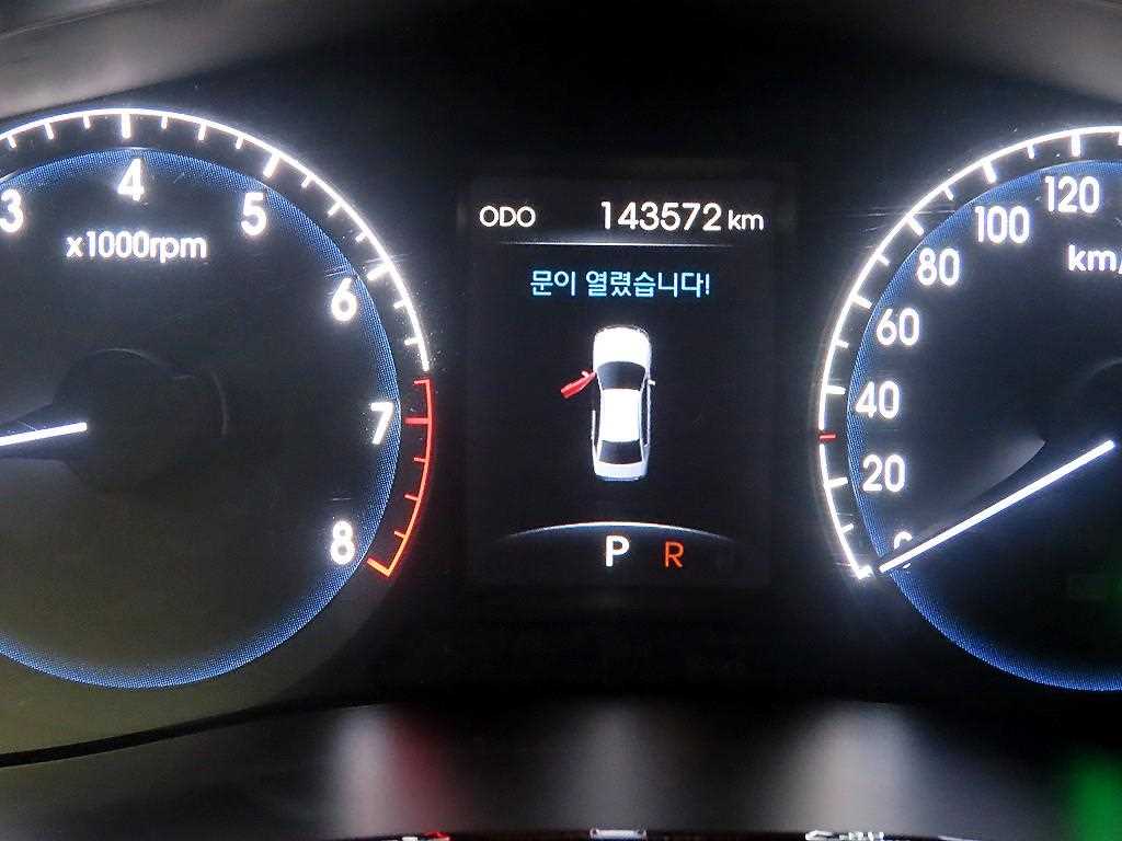 HYUNDAI Genesis - Vista 9