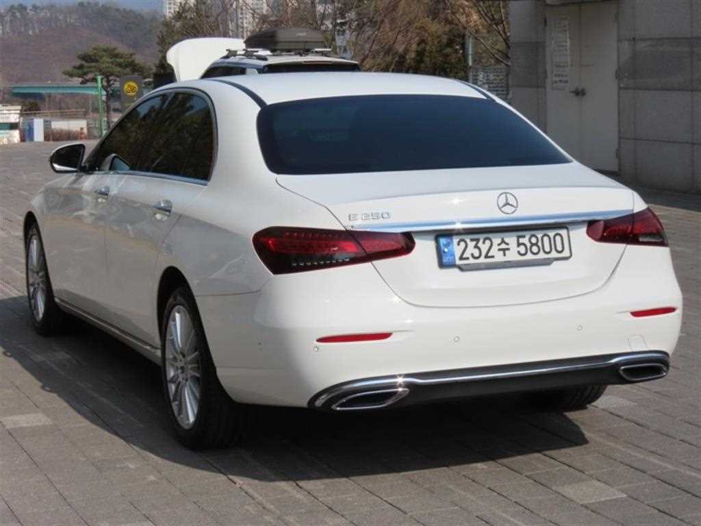 Mercedes Benz E class - Vista 4