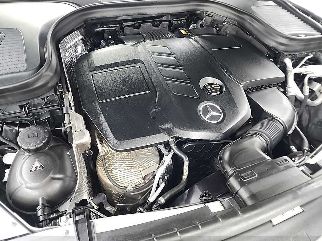 Mercedes Benz GLC Class - Vista 5