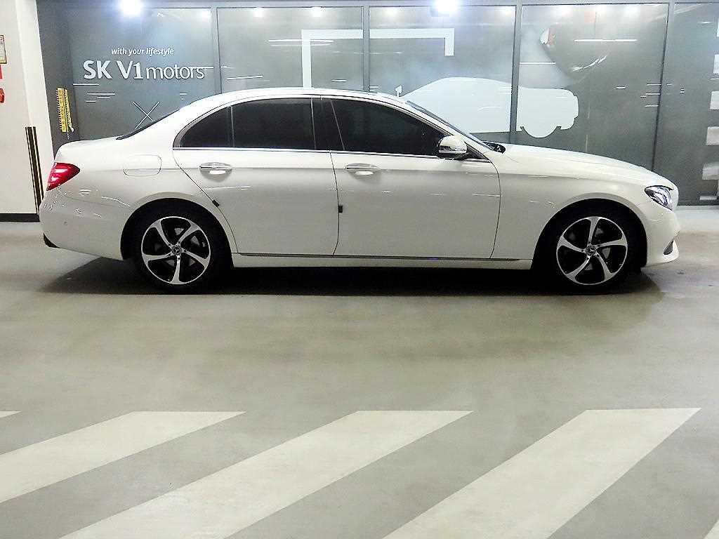 Mercedes Benz E class - Vista 3