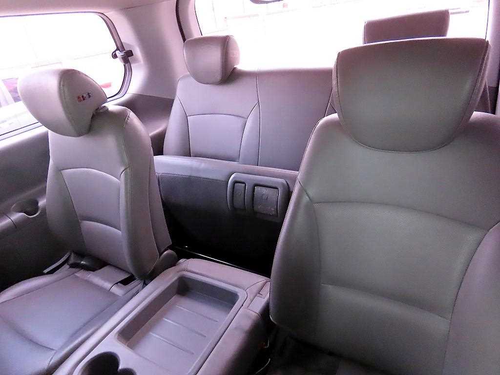 HYUNDAI Starex - Vista 7