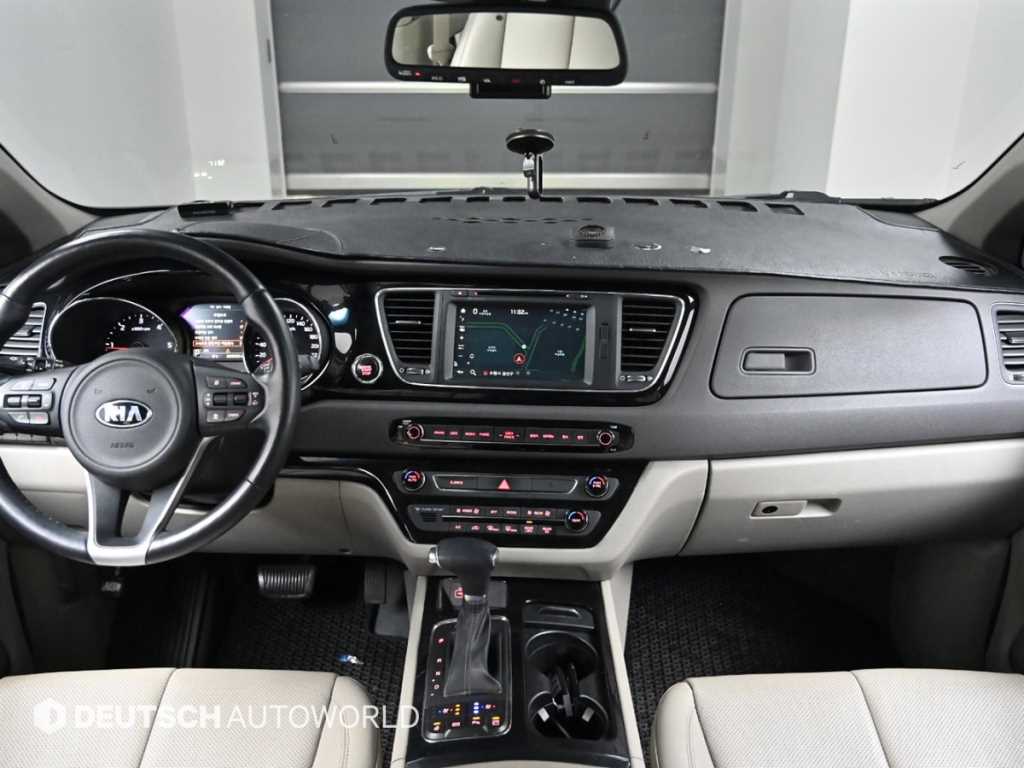 KIA Carnival - Vista 7