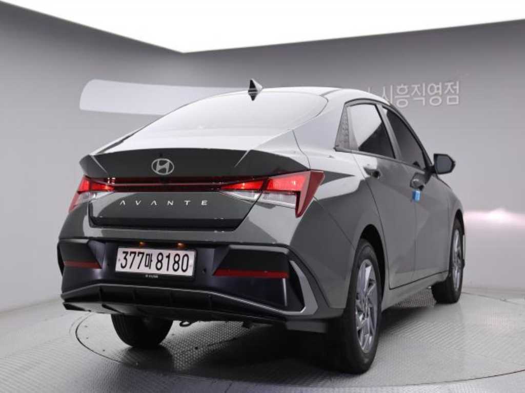 HYUNDAI Avante - Vista 3