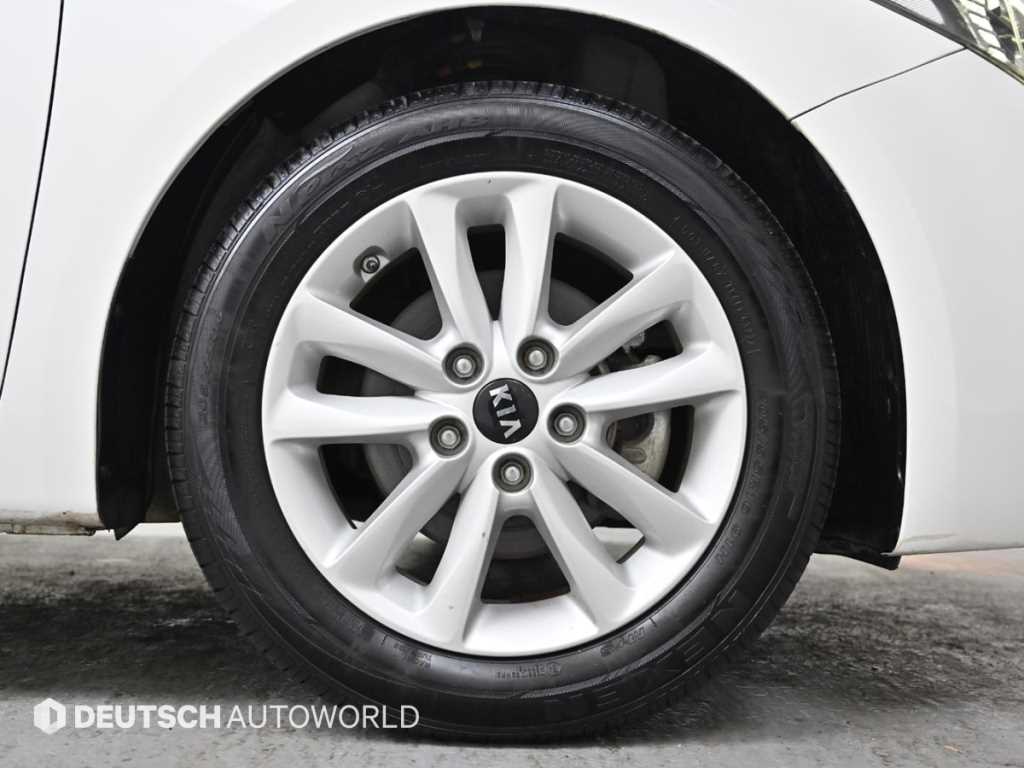 KIA K3 - Vista 5