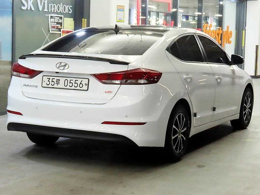 HYUNDAI Avante - Vista 4