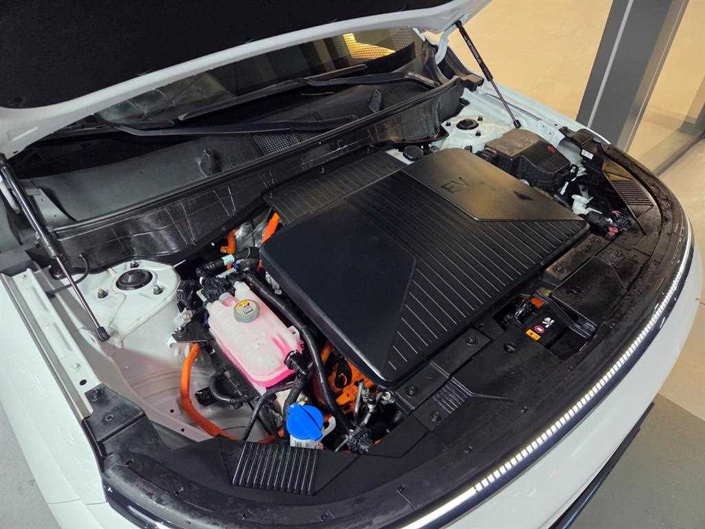 HYUNDAI Kona - Vista 7