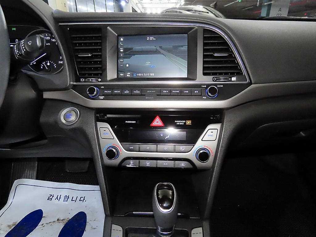 HYUNDAI Avante - Vista 11