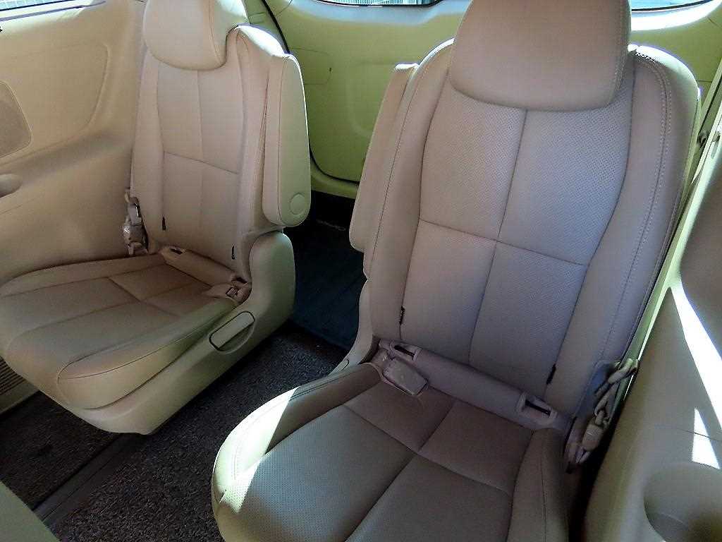 KIA Carnival - Vista 7