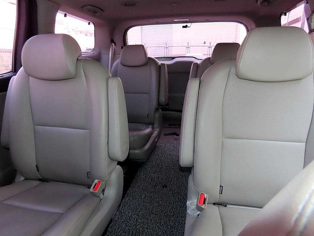 KIA Carnival - Vista 7