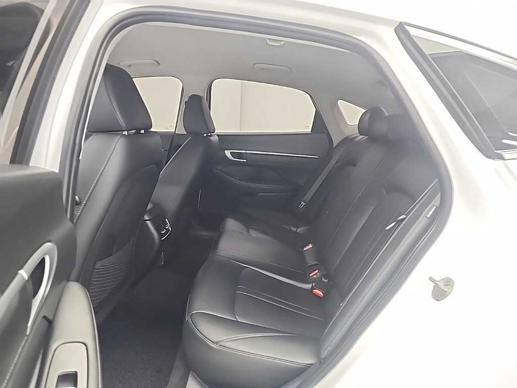 HYUNDAI Sonata - Vista 12