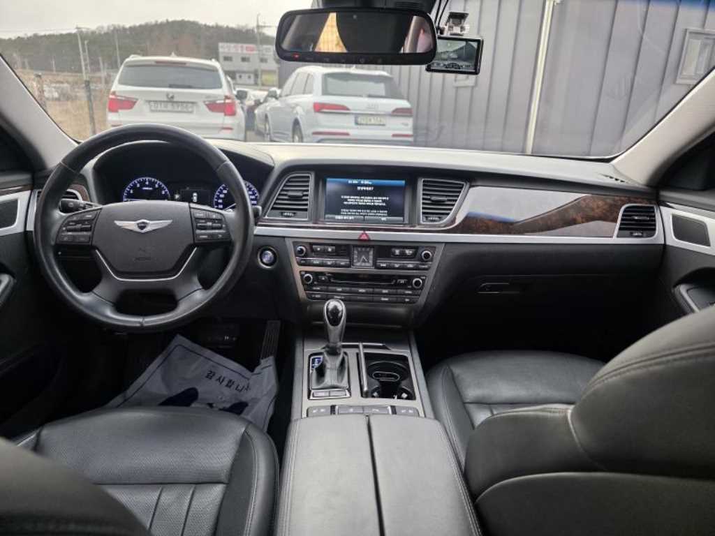 HYUNDAI Genesis - Vista 7