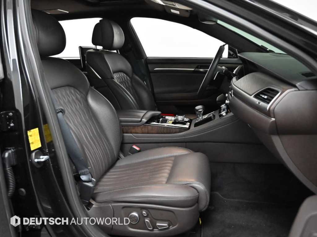 Genesis G90 - Vista 10