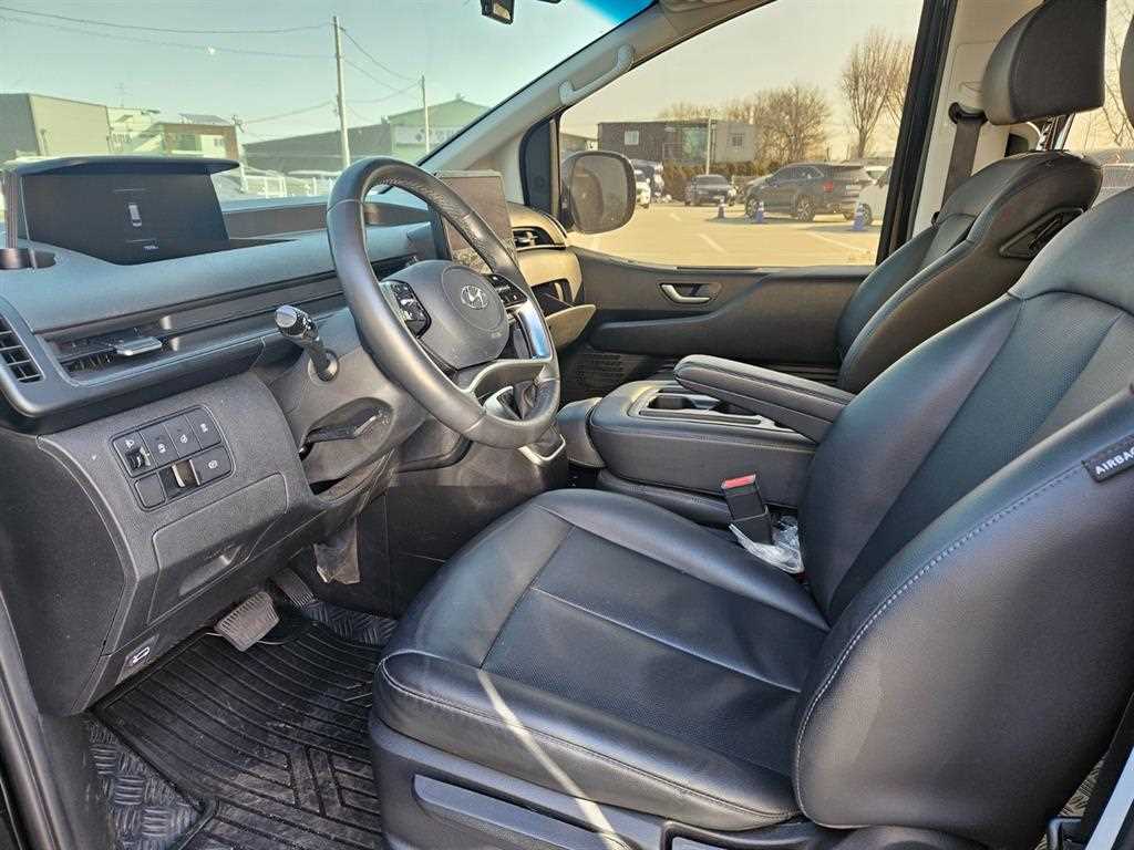 HYUNDAI Staria - Vista 5