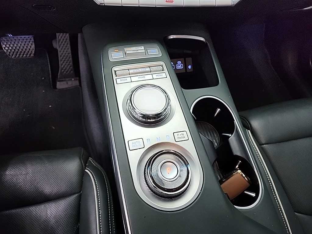 Genesis GV70 - Vista 8