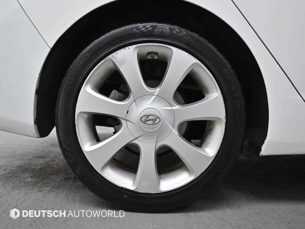 HYUNDAI Avante - Vista 5