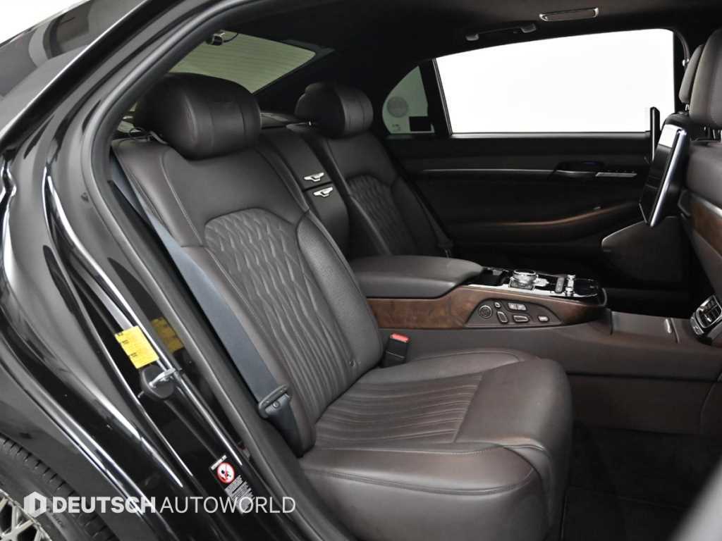 Genesis G90 - Vista 12