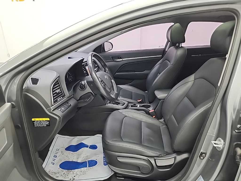 HYUNDAI Avante - Vista 11