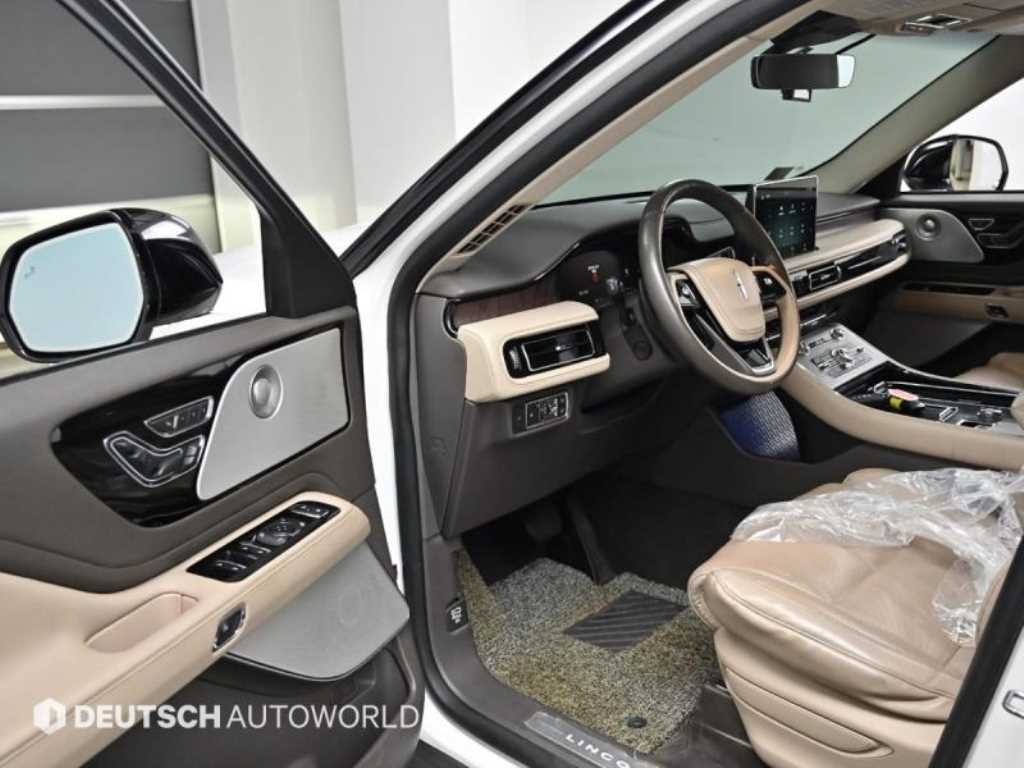 Lincoln Aviator - Vista 11