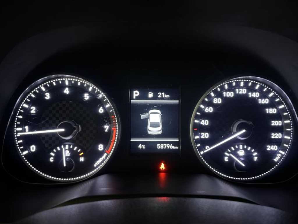 HYUNDAI Avante - Vista 11