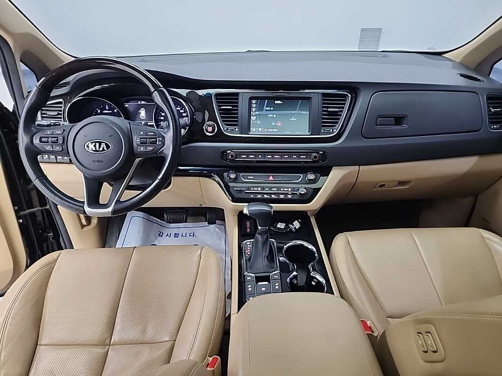 KIA Carnival - Vista 7