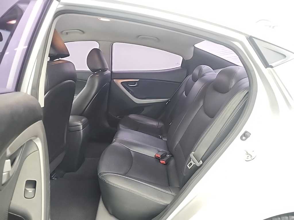 HYUNDAI Avante - Vista 12