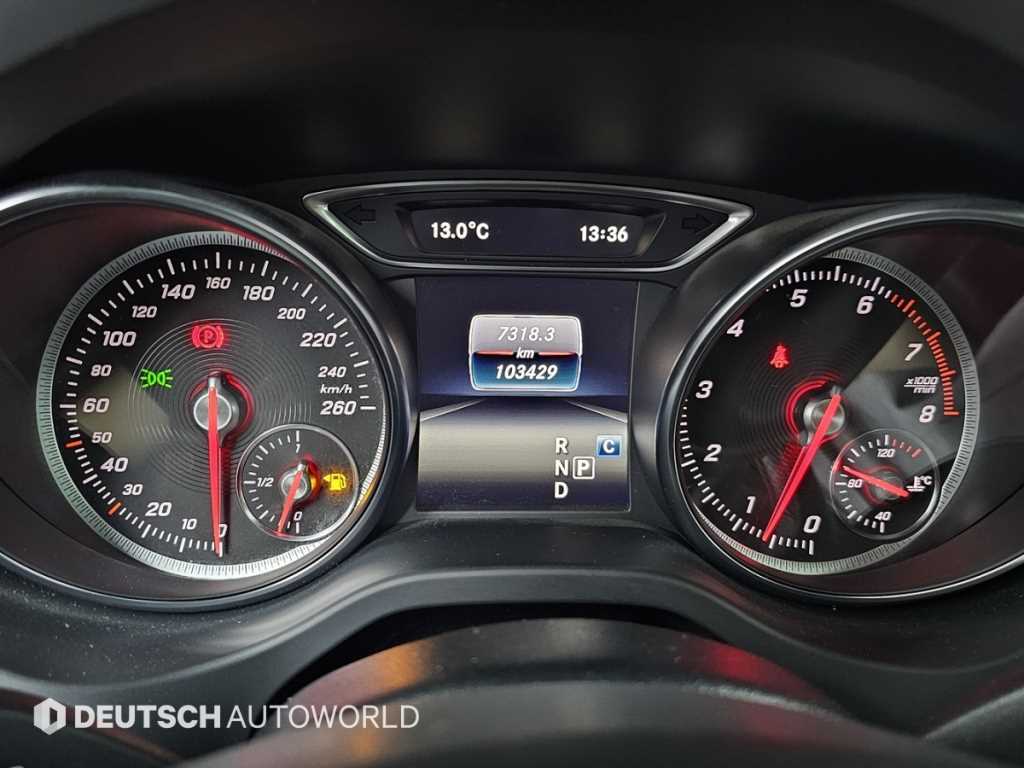 Mercedes Benz GLA Class - Vista 8