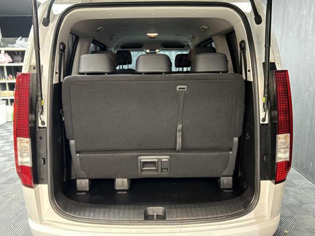 HYUNDAI Staria - Vista 5